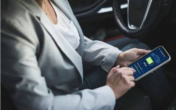 天冷了，新能源车“热车”，能延长电池使用寿命吗?