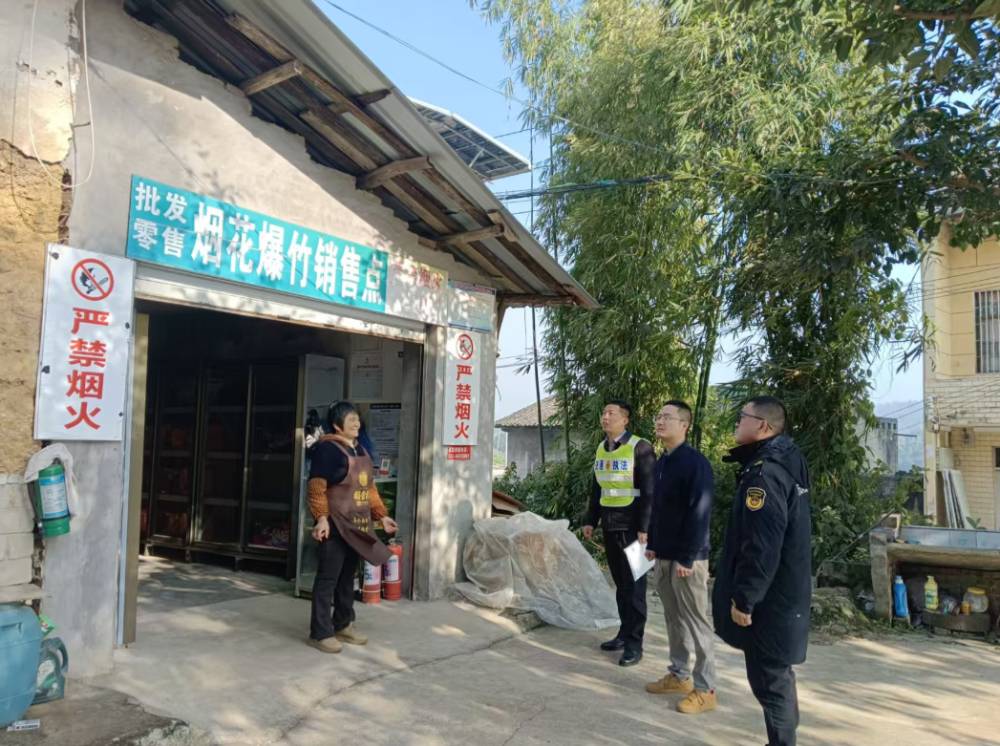 双河口镇开展烟花爆竹零售店监督检查
